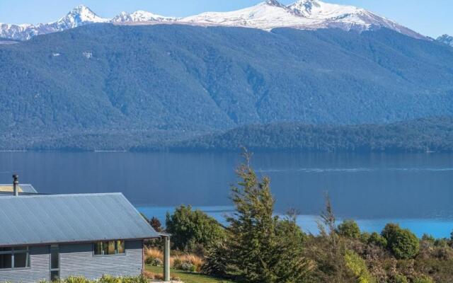 Loch Vista Lake View Villa Accommodation