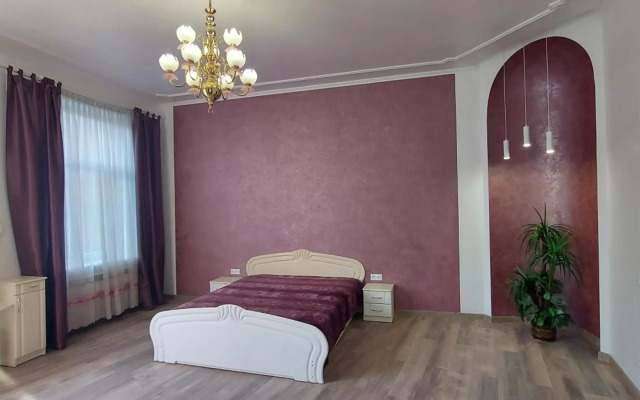 Apartment on Dudayeva 17