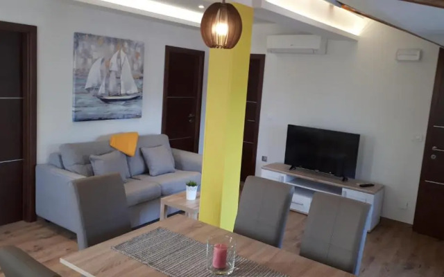 Apartments Šišević - Comfort Apartments with Balcony and Sea View