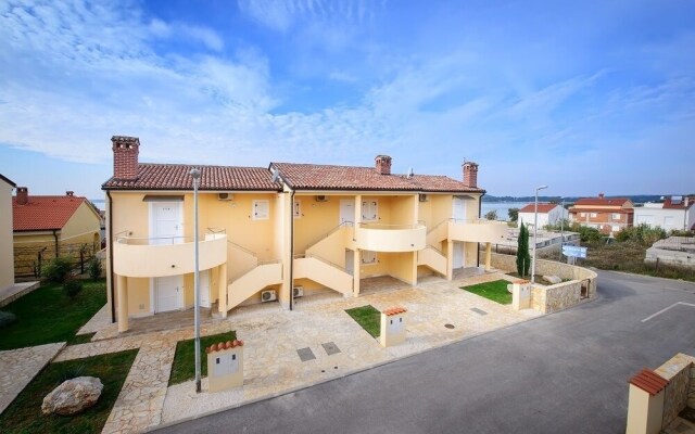 Plavo Nebo Oleander Apartments