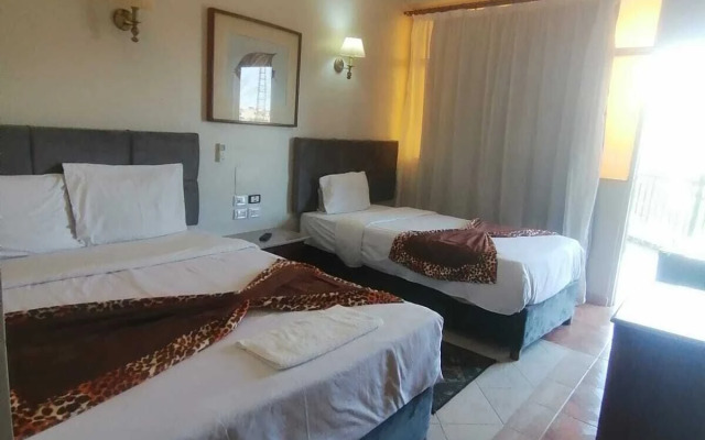 Rezeiky Hotel And Camp Luxor