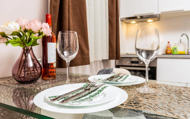 Stella 1&2 - Pink and Grey Studios near the Singing Fountains