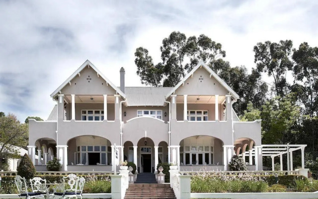 Parkes Manor