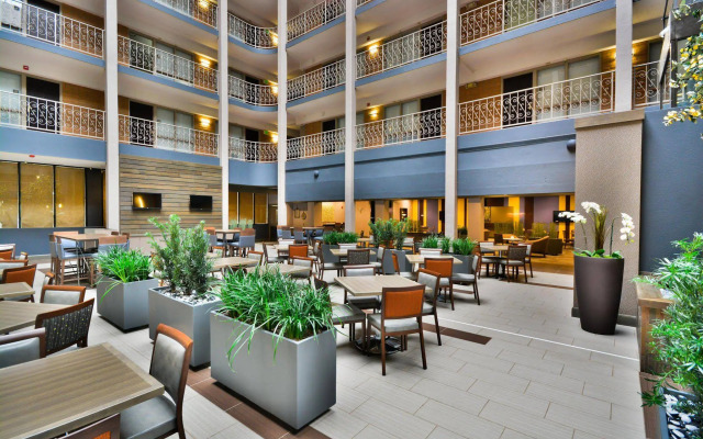Embassy Suites by Hilton Denver Central Park