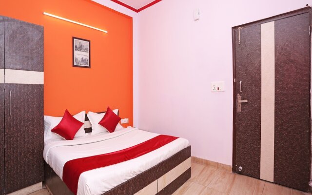 OYO 11407 Hotel Royal King