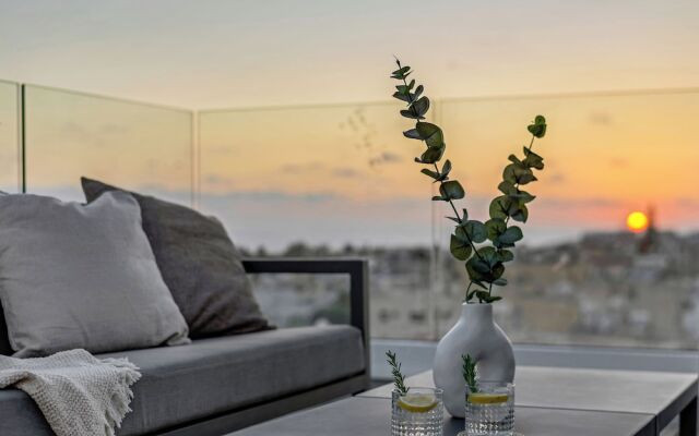Sanders Olive - Chic 3-bdr Apt With Shared Pool
