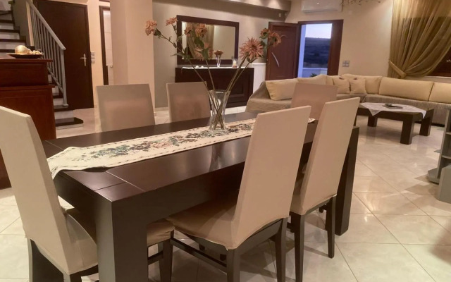 The high level Villa with amazing views 5'from falassarna!