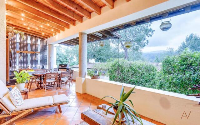 Picturesque Views I Private Outdoor Terrace Lounge