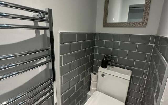 Immaculate 4-bed Detached House in Bootle