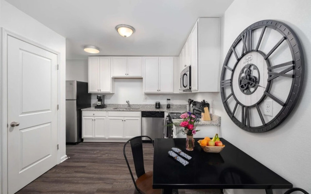 JURNY - Close to Music Row - 4 Bedroom Apartments