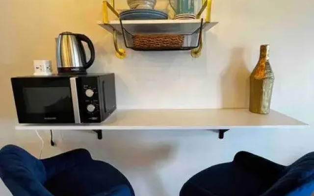 Cozy Ocean Blue Condo 43in TV & Netflix