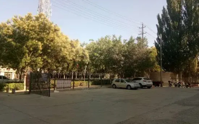 Ruoqiang holiday inn