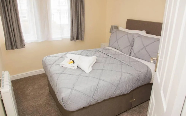 Charming 2-bed Apartment in Stroud