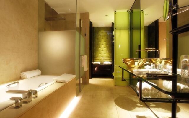 Cineaste Garden Hotel