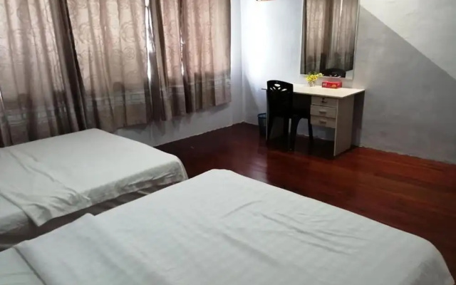 Comfortable Family Room for 4 People in Kuching With Ac - Amida Point Services – Guest Rooms – Kuching