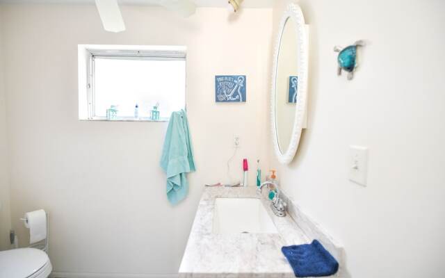 Barefoot Bungalow by Beachside Mngmt