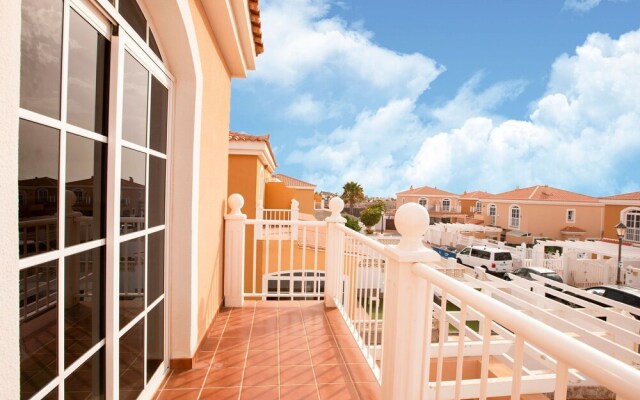 Majestic Holiday Home in Caleta de Fuste with Swimming Pool