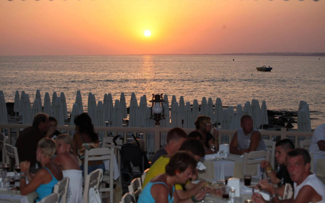 Can Garden Beach Hotel