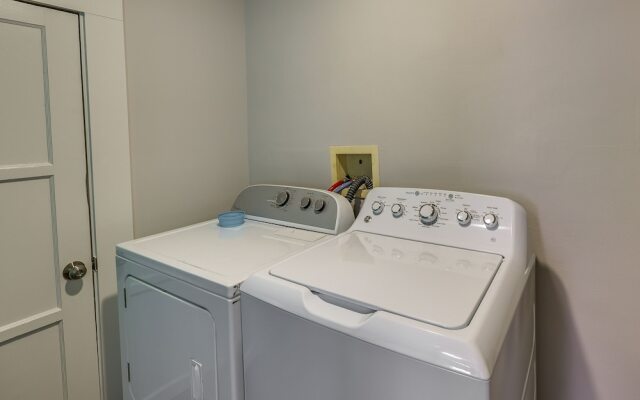 Vibrant Fayetteville Home - Walk Downtown!