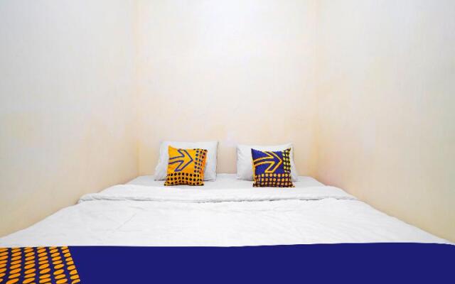 SPOT ON 91602 Red House Rents Syariah