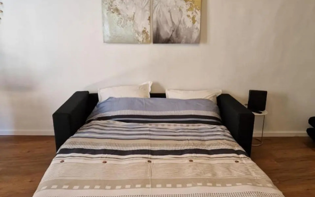 Elegant flat in old town, 2 mins walk to lake