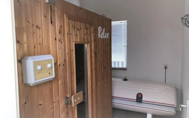 Chic Beachside Stay w/ Sauna