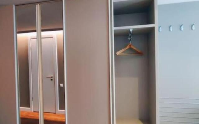 Leo Group BEST STUDIO 2326 Alliance Palace