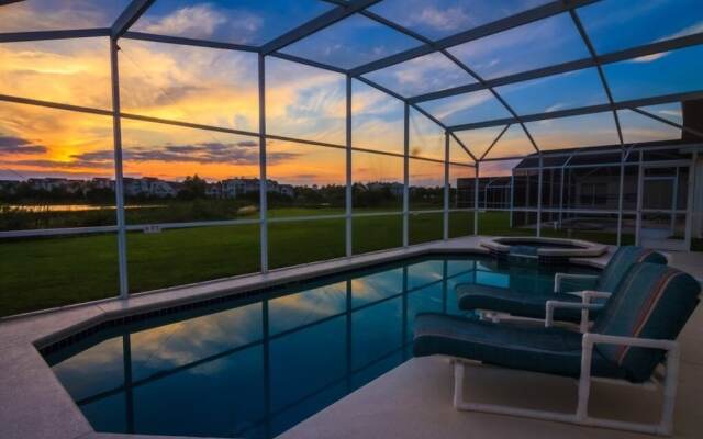 Linda's Pinewood Villa 4 Bedroom Home