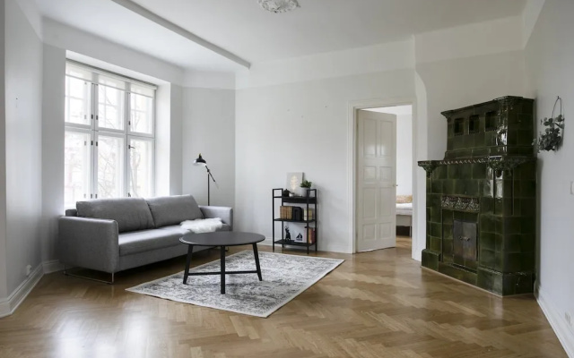 Grand luminous 150m2 2BR aptmnt in Eira