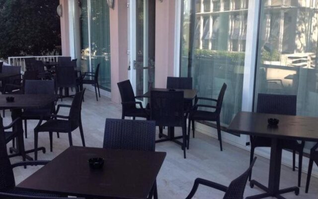 Club Hotel