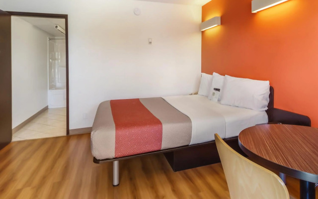 Motel 6 Lethbridge, AB