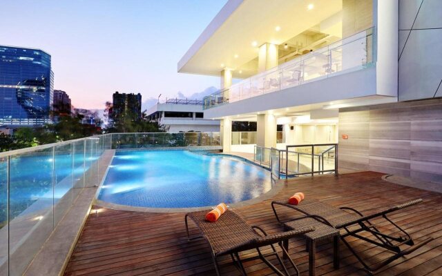 HARRIS Hotel & Conventions Bundaran Satelit Surabaya