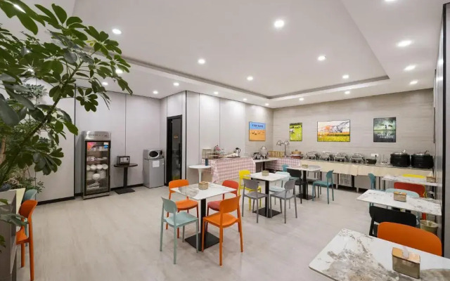 Elan Hotel (Nanjing Zhongshanling Xiamfang Metro Station)