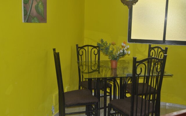 Hotel La Polilla Bar and Restaurant
