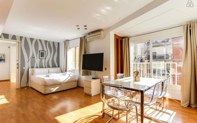 Luminous 2 Bedroom Next to Sagrada Familia