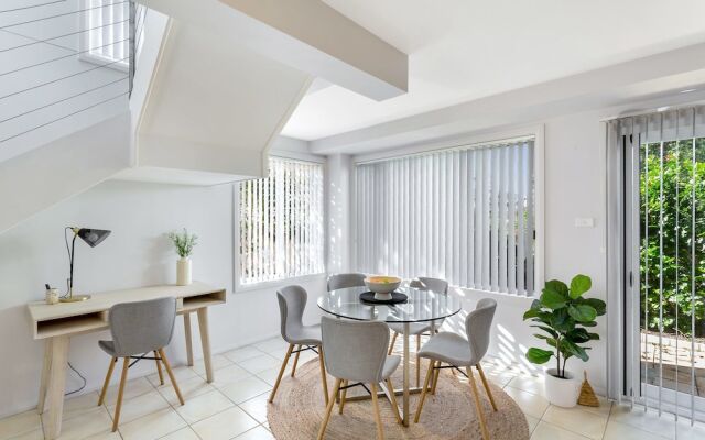 Sandcastles, 1/8 Ala Moana Way