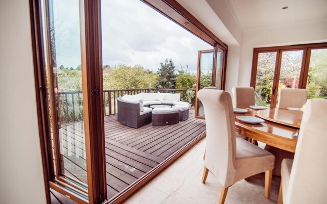 Threeways Retreat With Heated Swimming Pool