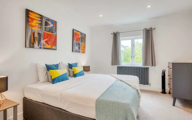 Lovely 2bed 2bath W/balcony in London Bridge, London