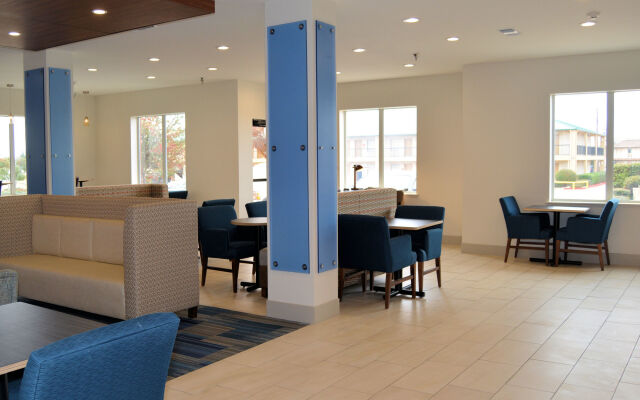 Holiday Inn Express And Suites by IHG