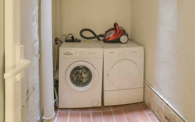 Stylish 1 Bed Apt w/ Terrace in Lesseps