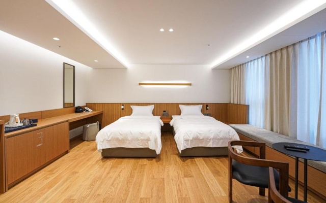 Hotel Ground 27