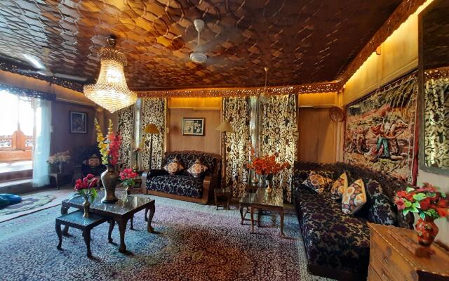 Badyari Palace Group of Houseboat