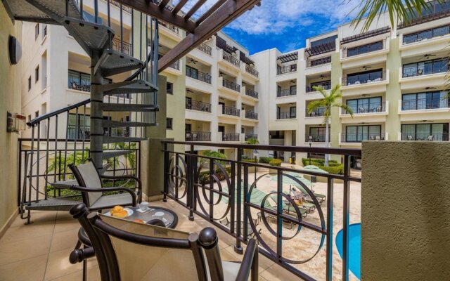 Unique 2BR Penthouse w Privaterooftop Palmbeach