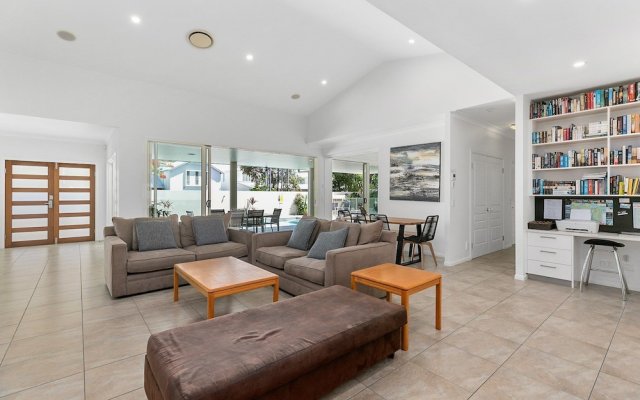 Perfect Family Holiday Home on Noosa Sound - 3 Key Court