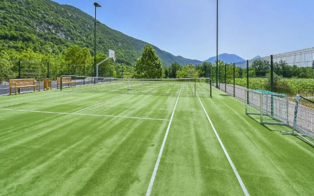 Villa in Zupa With Infinity Pool & Biokovo Views