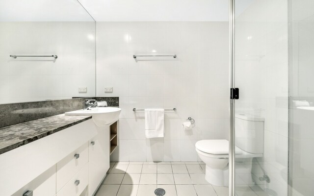 Broadbeach on the Park 2 Bedroom Apartment