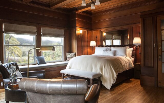 The Harbor House Inn