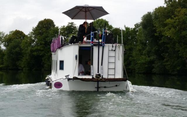 Bateau houseboat camille