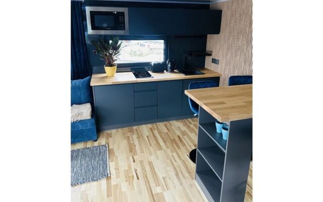 Premium Houseboat Blue Lagoon