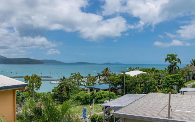 Airlie Sunset Waterview Apartment